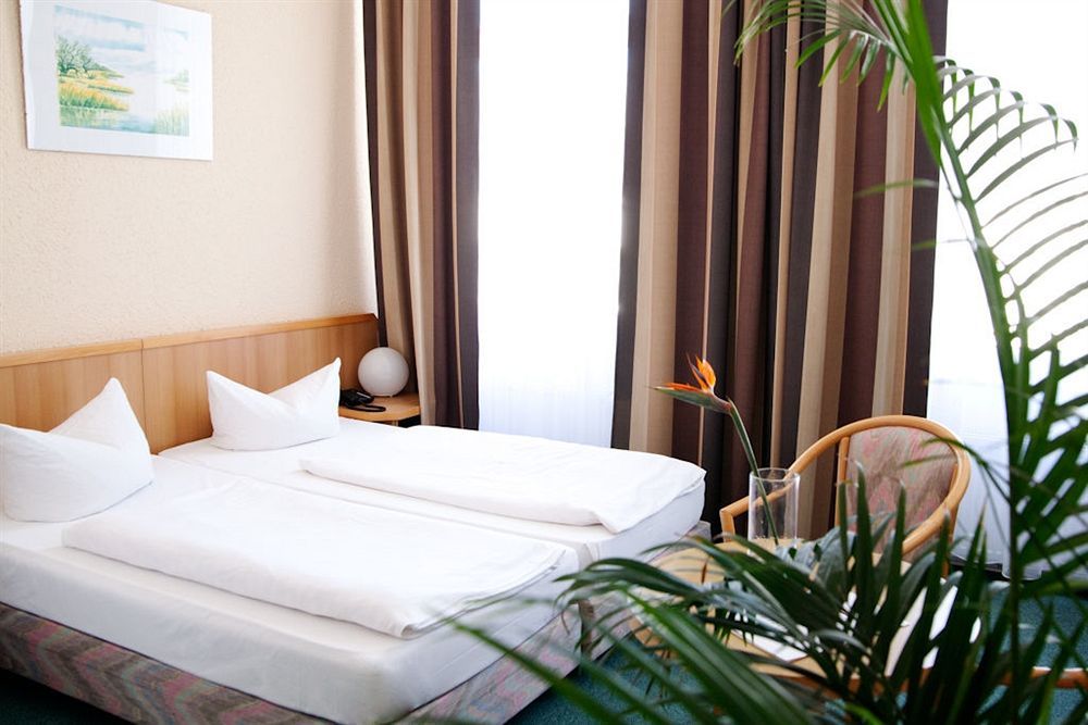 Hotel ชตราลซุนด์ ภายนอก รูปภาพ