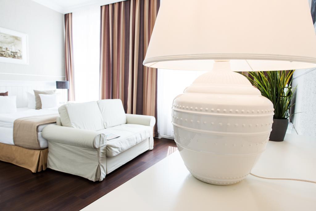 Hotel ชตราลซุนด์ ภายนอก รูปภาพ