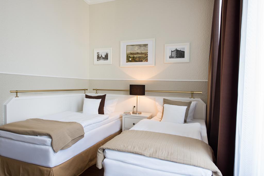 Hotel ชตราลซุนด์ ภายนอก รูปภาพ