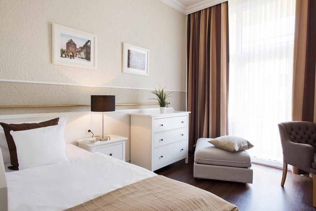 Hotel ชตราลซุนด์ ภายนอก รูปภาพ