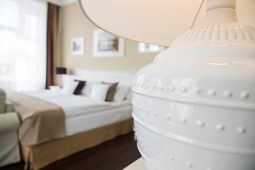 Hotel ชตราลซุนด์ ภายนอก รูปภาพ
