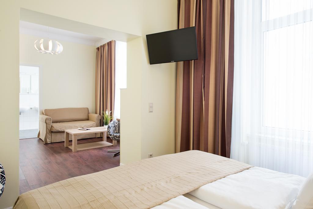 Hotel ชตราลซุนด์ ภายนอก รูปภาพ