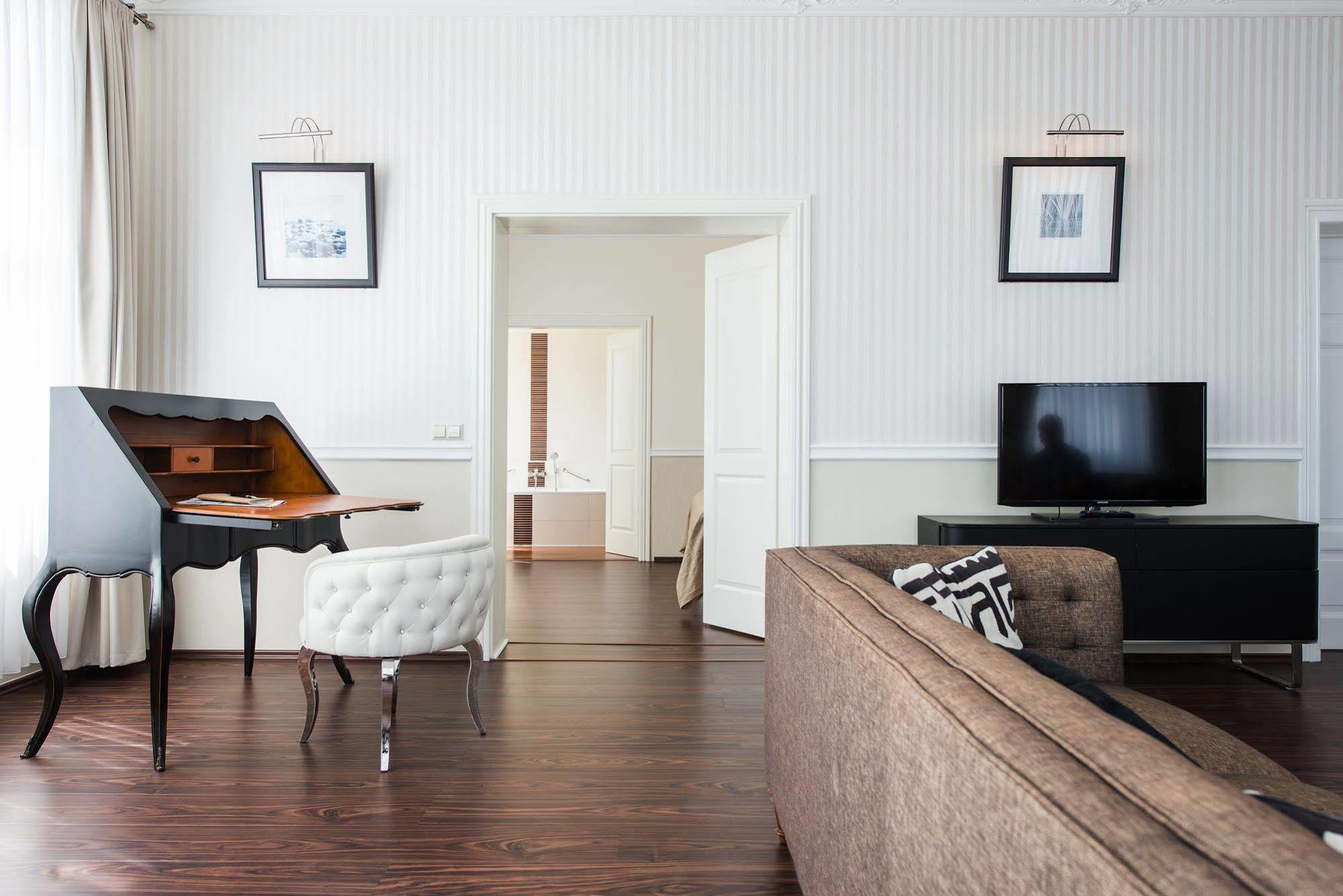 Hotel ชตราลซุนด์ ภายนอก รูปภาพ