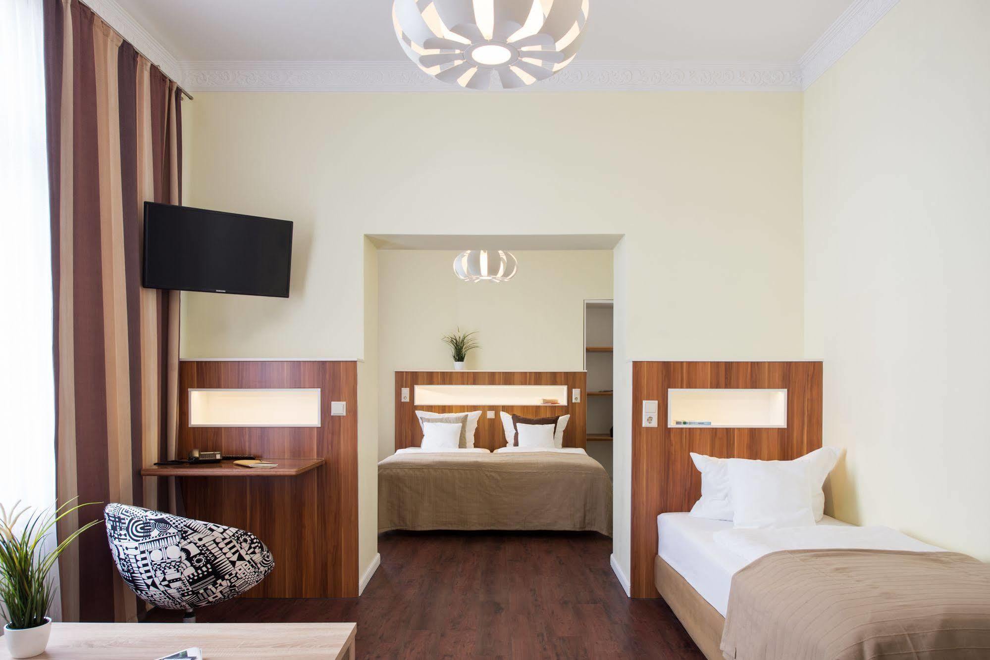 Hotel ชตราลซุนด์ ภายนอก รูปภาพ