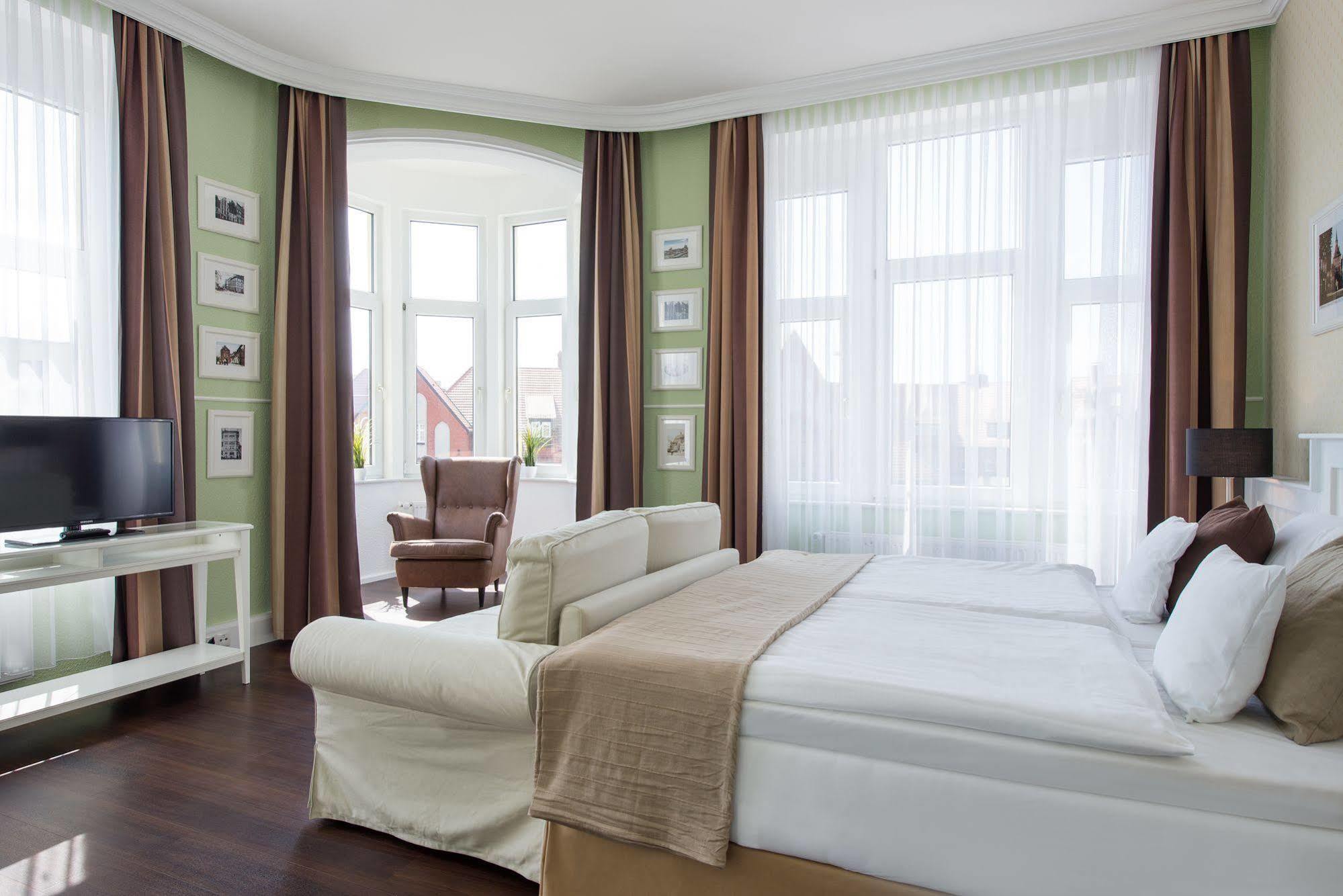 Hotel ชตราลซุนด์ ภายนอก รูปภาพ
