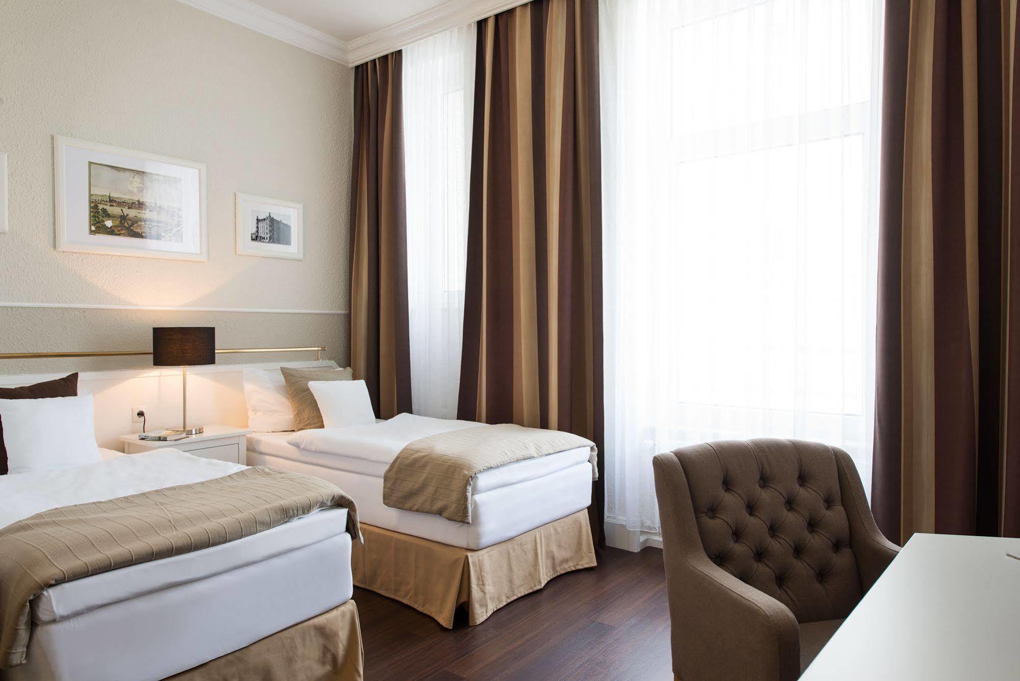 Hotel ชตราลซุนด์ ภายนอก รูปภาพ
