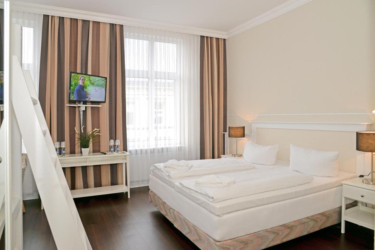 Hotel ชตราลซุนด์ ภายนอก รูปภาพ