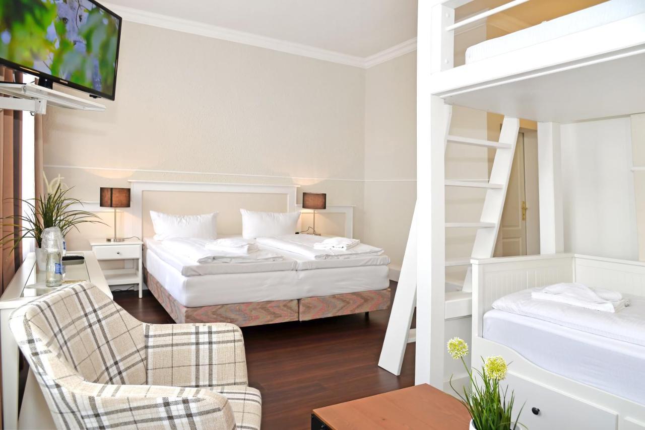 Hotel ชตราลซุนด์ ภายนอก รูปภาพ