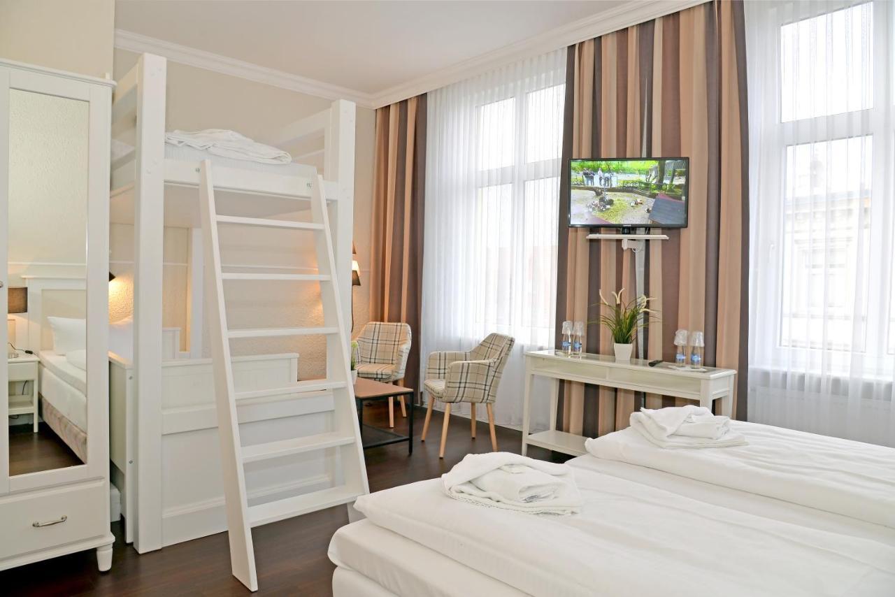 Hotel ชตราลซุนด์ ภายนอก รูปภาพ