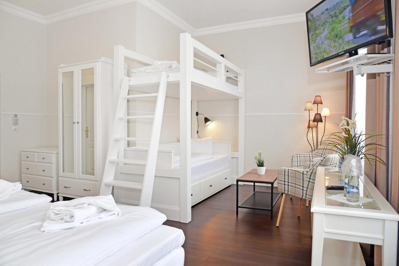 Hotel ชตราลซุนด์ ภายนอก รูปภาพ